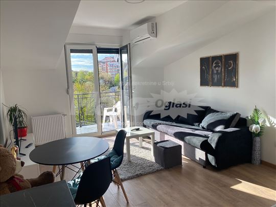 Izdajem lux stan  na Medaku