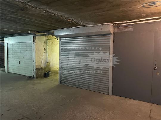 Garaža u blizini Botaničke baste