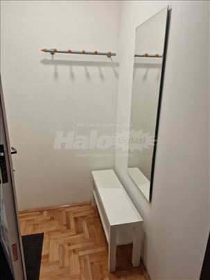 izdajem stan u blizini Vukovog spomenika