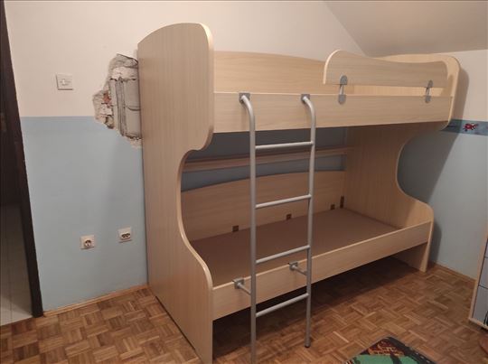 Krevet na sprat za dečiju sobu