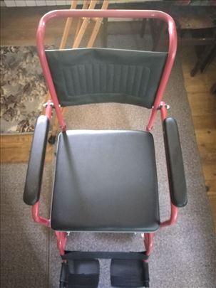 Metalna stolica sa točkićima