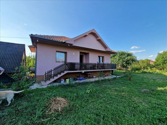 Novija kuća na 4km od grada