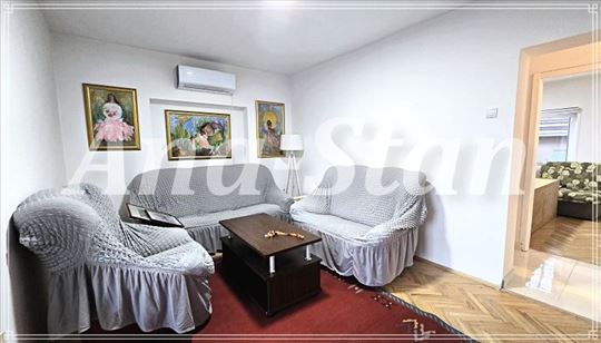 Trosoban, 80m2, prvi sprat, novija zgrada