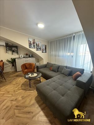 Luksuzan stan u novoj zgradi, sa prelepom terasom