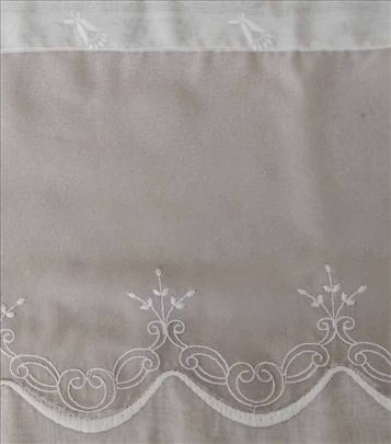 Vezena bela draperija 145 x 47 cm