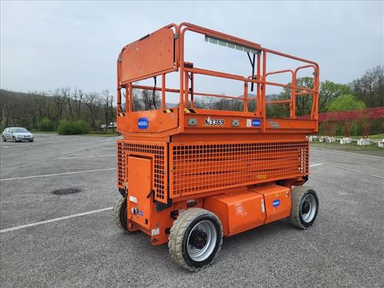 Makazasta platforma JLG M3369LE