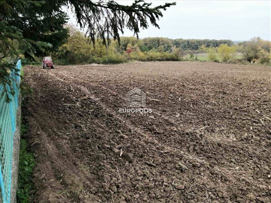 Ravan plac, pravougaonog oblika - odlična ponuda I