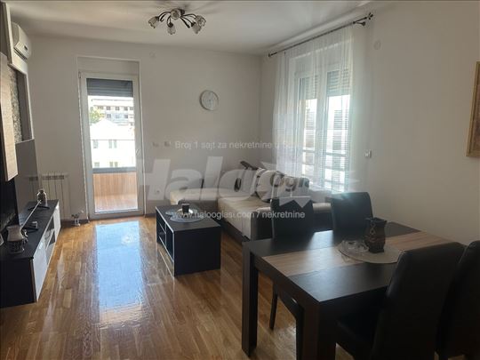 Luksuzan stan u centru grada