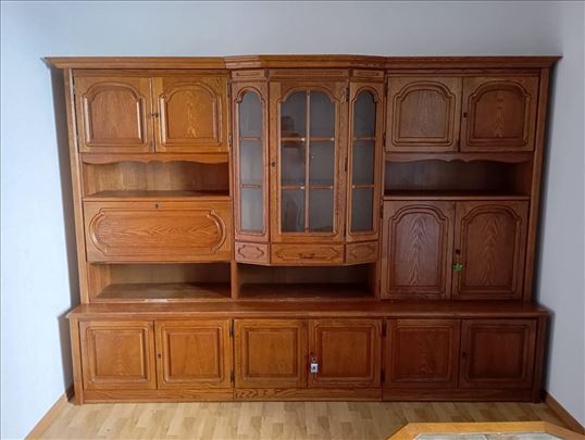 Regal  i drugi nameštaj