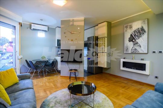 Lux namešten stan u Braće Jerković