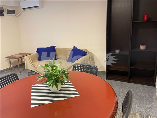 Dvosoban stan sa bastom. Kod TC Stadion