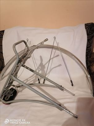Alu paktreger sa svetlom