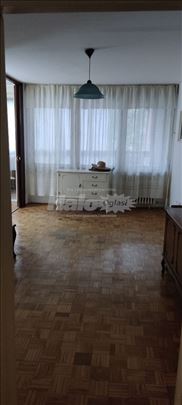 izdajem 2,5 stan, polunameten, svetao, okrecen