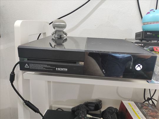 Xbox one sa svom opremom