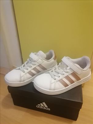 U garanciji Adidas patike broj 29,ug 18cm devojcic