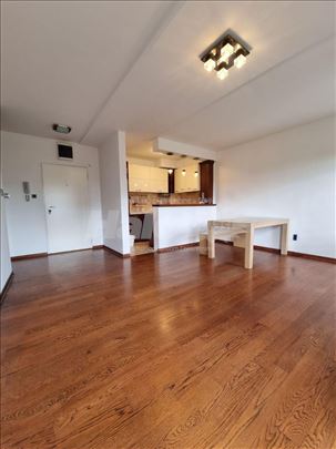 Izdaje se trosoban stan na Vračaru