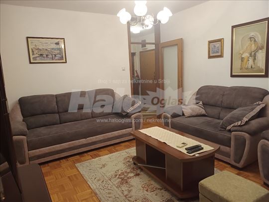 Komforan namešten stan dostupan od 1.9.