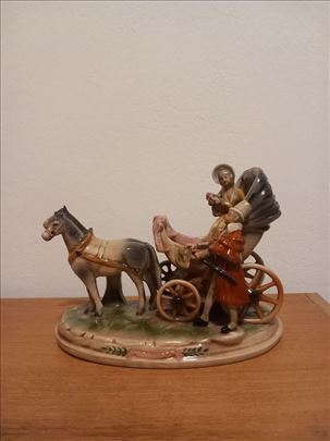 Stara  figura kocije od porcelana 