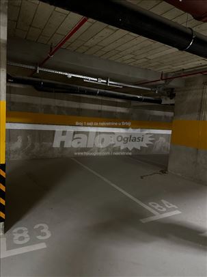 Izdajem garažno mesto na -1 nivou u Park Vila
