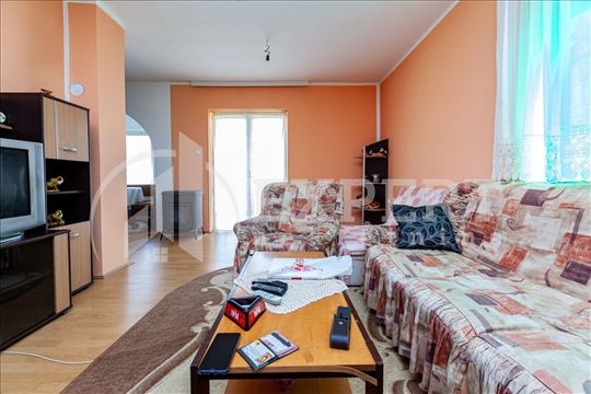 Lepa, nova kuća u Donjem Komrenu, 160m2, 7,15 ari 