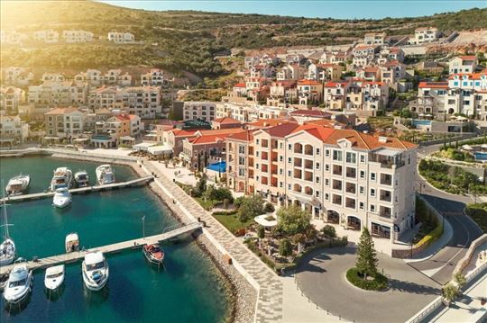 Studio sa baštom, Centrale, Luštica Bay ID#3175