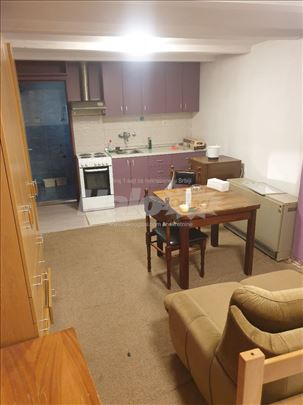 Izdavanje stana u kuci u Batajnici