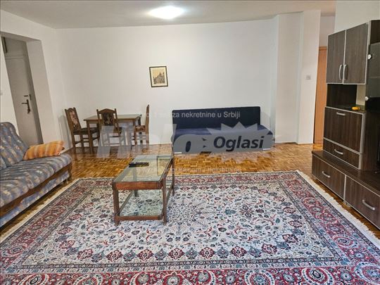 Izdajem namesten stan Cara Dusana Novi Sad