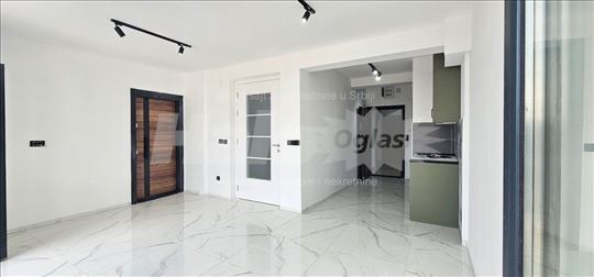 Potpuno renoviran lux stan Vracaru