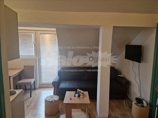 Borča- vrlo lep namešten stan, na stanici 95