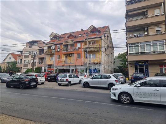 Borča- vrlo lep namešten stan, na stanici 95