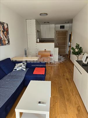 Dvosoban namesten stan sa garazom 