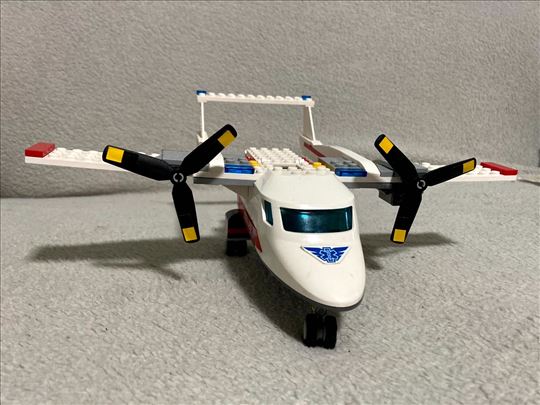 Lego ambulantni avion 60116