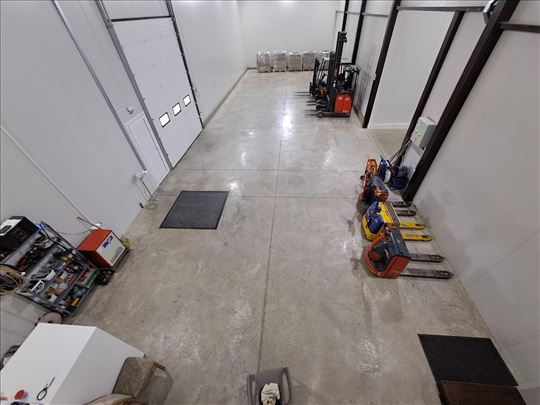 Poslovna zgrada - hladnjača od 1000 m2, Čačak