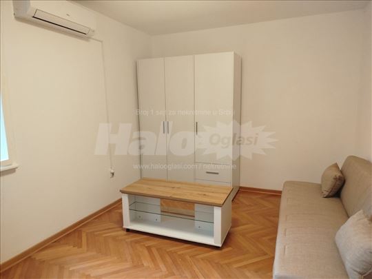 Karaburma, 30kvm, III sprat, jednosoban, namešten