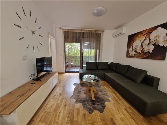 Centar nov lux 2.0 namešten, useljiv od 01.06