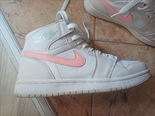 Nike patike belo roze