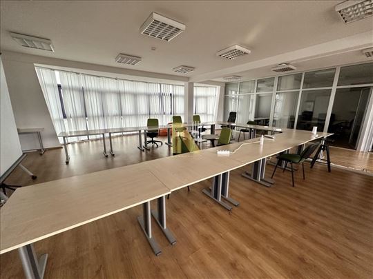 Ekskluzivan poslovni prostor, Adamovićevo naselje