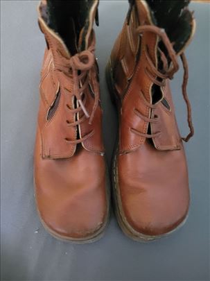 Ženske očuvane cipele kožne