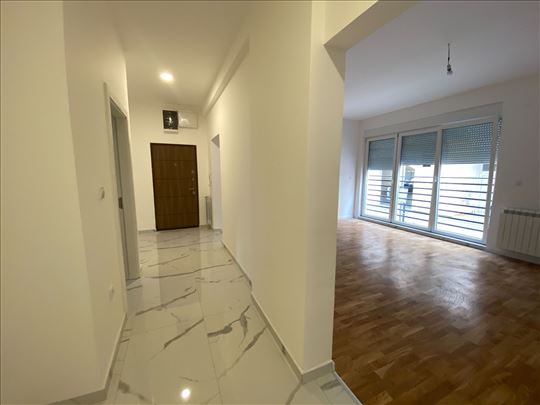 Trosoban stan 76m² sa garažnim mestom - Obrenovac