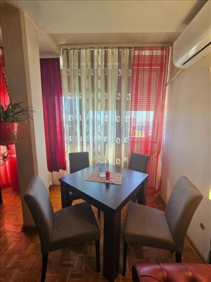 2.5 stan kod Fontane,vrhunska lokacija