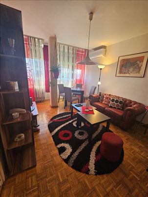 2.5 stan kod Fontane,vrhunska lokacija 