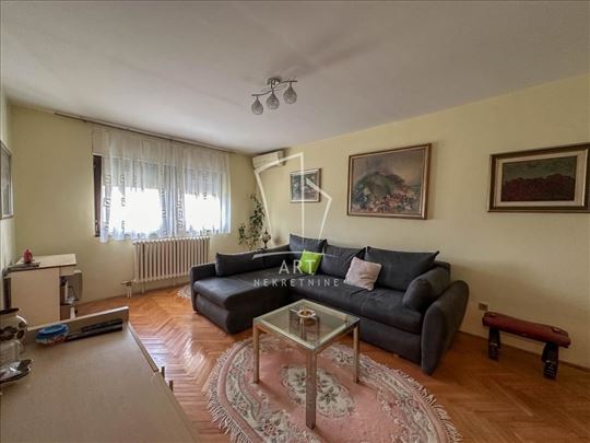 Na odličnoj lokaciji stan 3.0, mereno 80m2 ID#8842