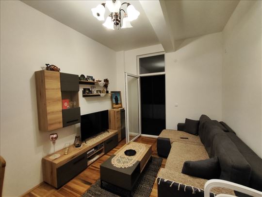 Za izdavanje, nov,  53m2, 2.0. kod Farmaceutskog