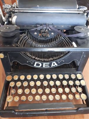 Pisaća masina iz 1909 godine Dea