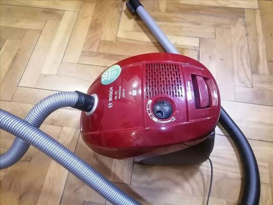 Usisivač BOŠ do 2400 w na kesu dobar 