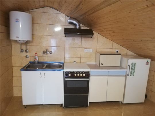 Zemun, Kej, Borčanska, nameštena garsonjera