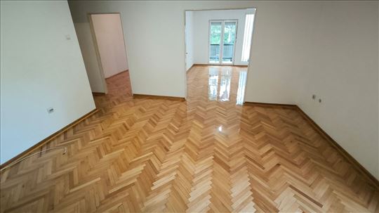 Centar Inđije, 66m2, Renoviran, Miran