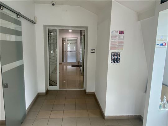 Medaković 285 m2 za kancelarije sa garažom