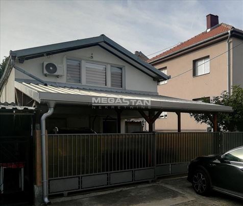 odlična kuća iz 2007 sa 4 parking mesta