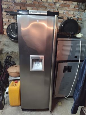 Zamrzivač koji proizvodi led - Odličan